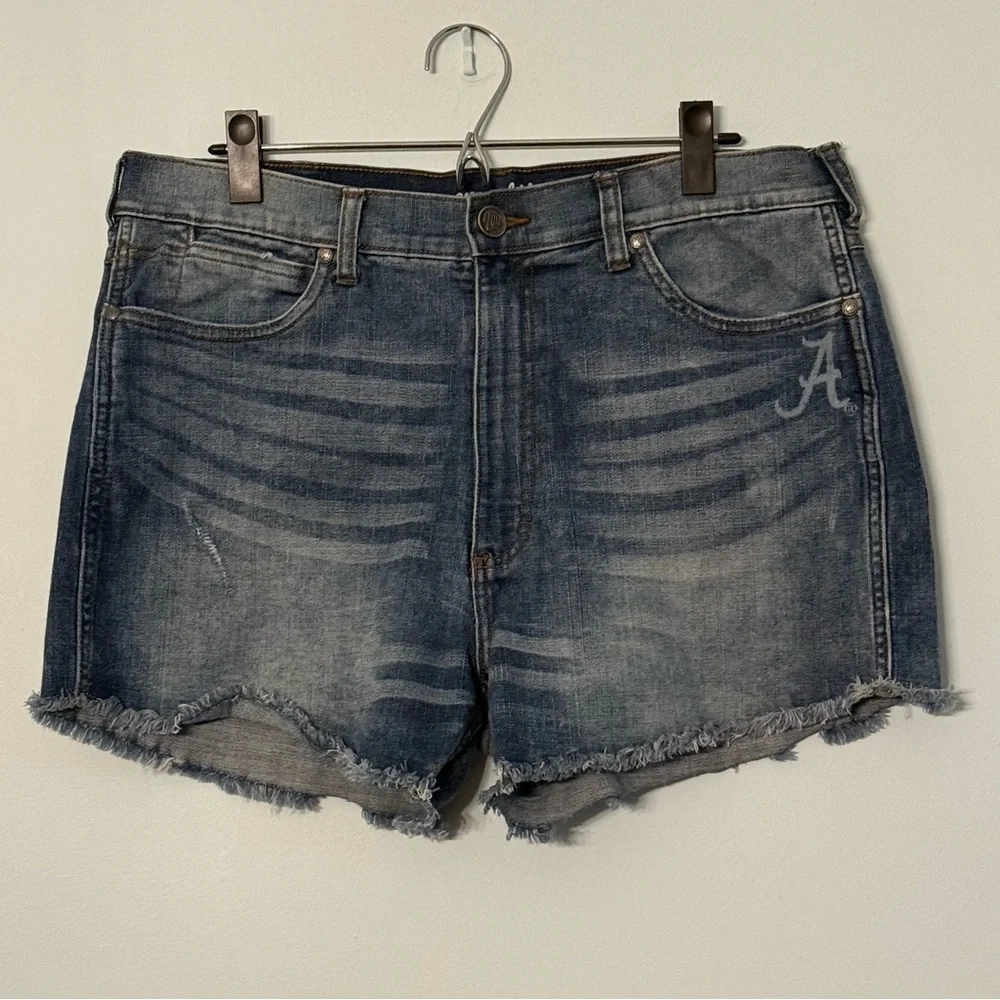 🏈 Wrangler Roll Tide Alabama Denim Cutoff Shorts Size 13 - Picture 3 of 8